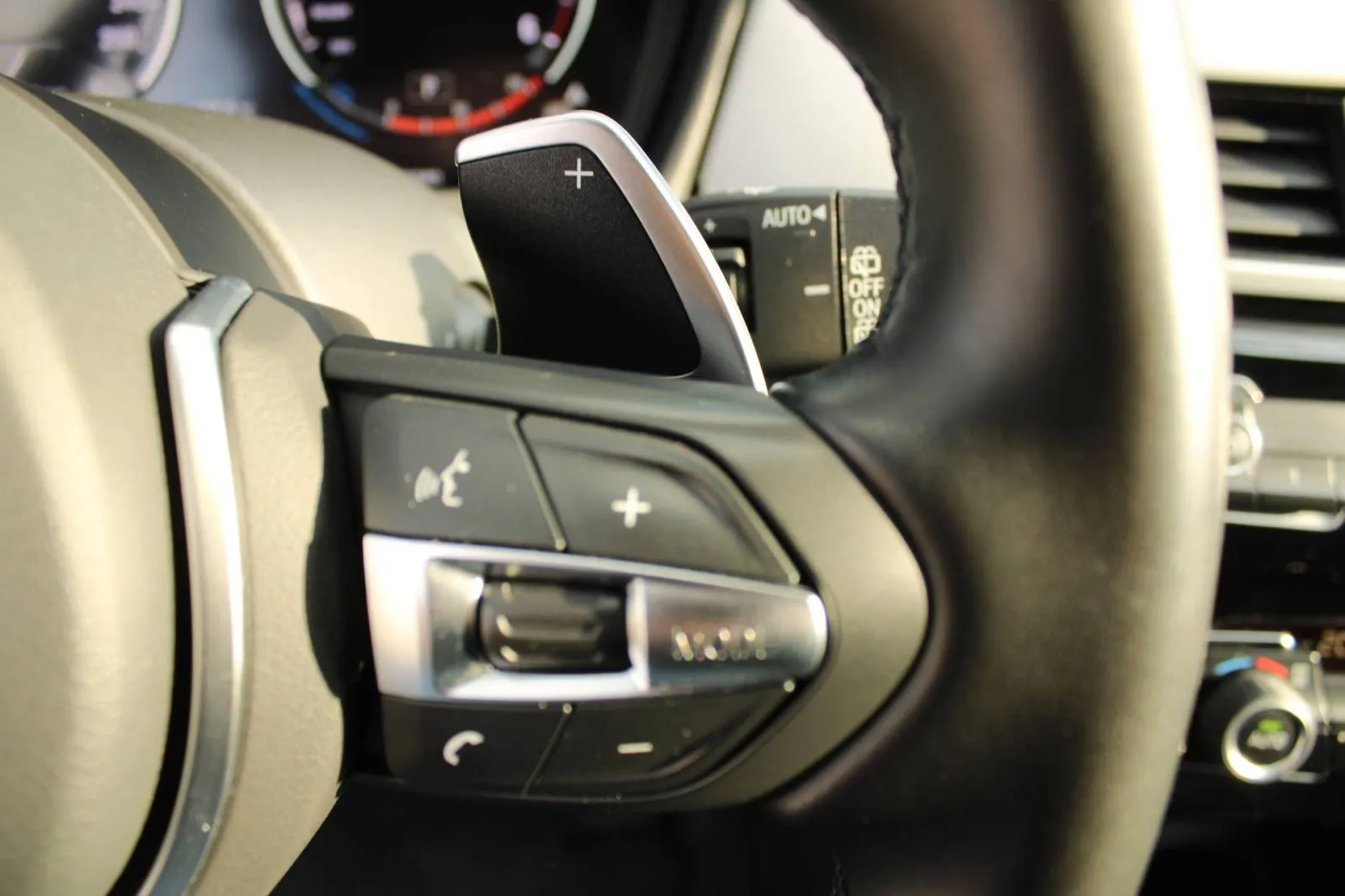 bmw x1 18d automatik ///m paket *led,navigacija,kamera* - slika 15