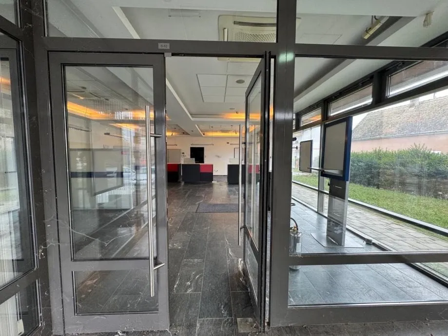 najam poslovnog prostora - čepin centar 150m2 (iznajmljivanje) - slika 5