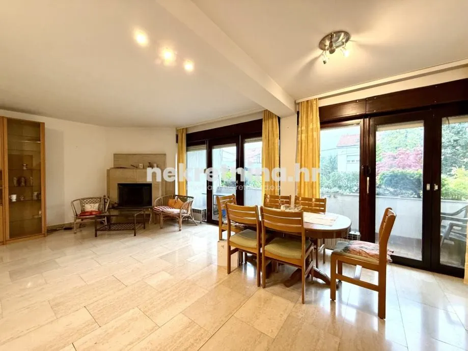 najam - remete, kameniti stol | 4-soban stan 120 m² | vrt | parking - slika 3