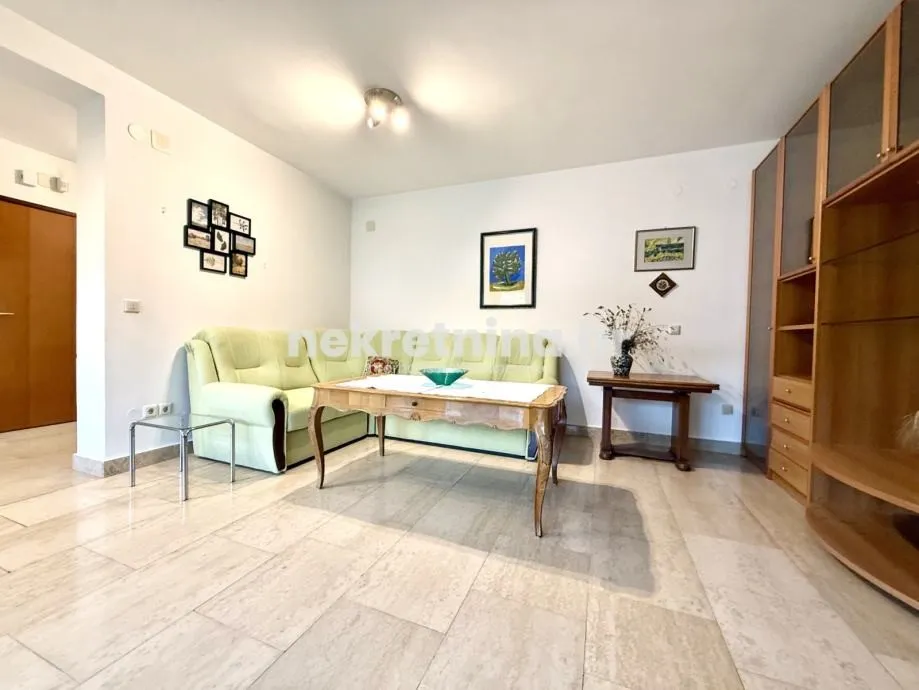 najam - remete, kameniti stol | 4-soban stan 120 m² | vrt | parking - slika 6