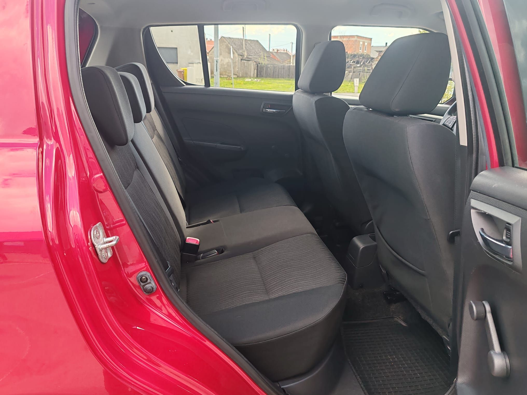 suzuki swift 1.3 ddis , 150000km , 2011 g. - slika 11