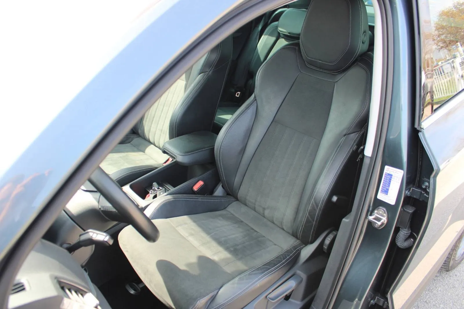 škoda karoq 1.6 tdi dsg style *led, navigacija, kamera* - slika 11