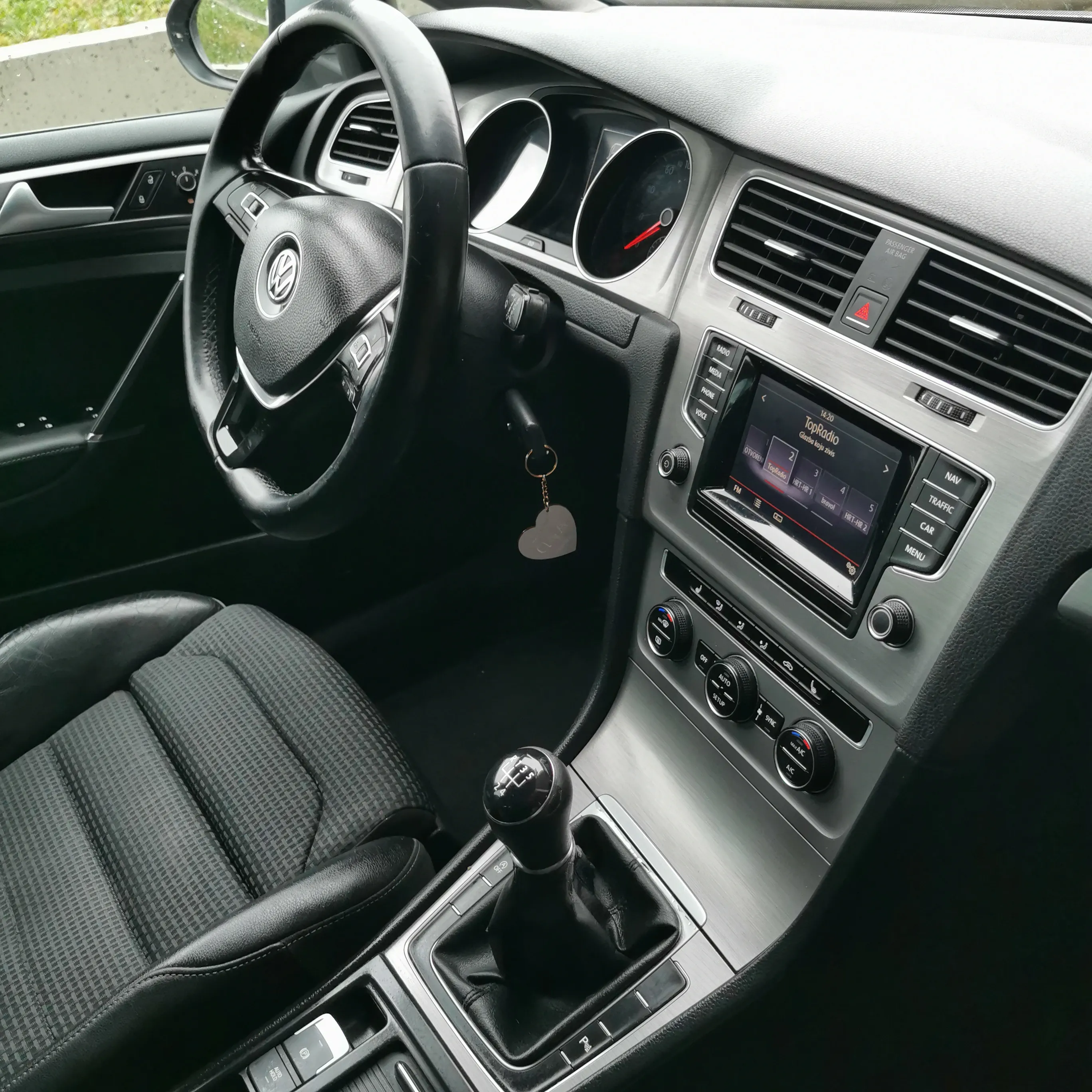 vw golf 7 variant vii 1.6 tdi⭐full oprema⭐reg. 1.god⭐7500 eur - slika 8
