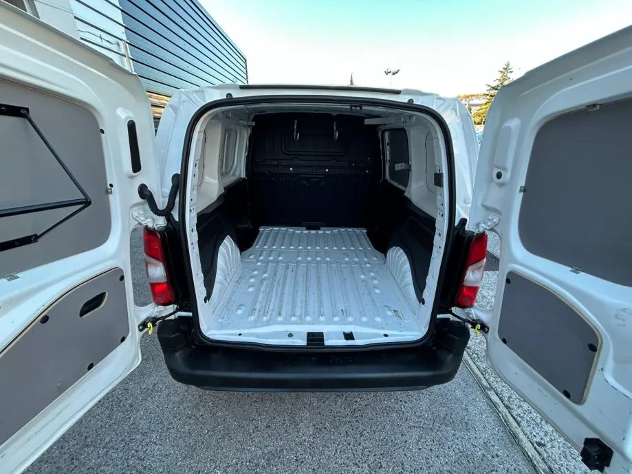 peugeot partner 1.2 - n1 - 2021 - 120000km - kamera - navi - tempomat! - slika 8