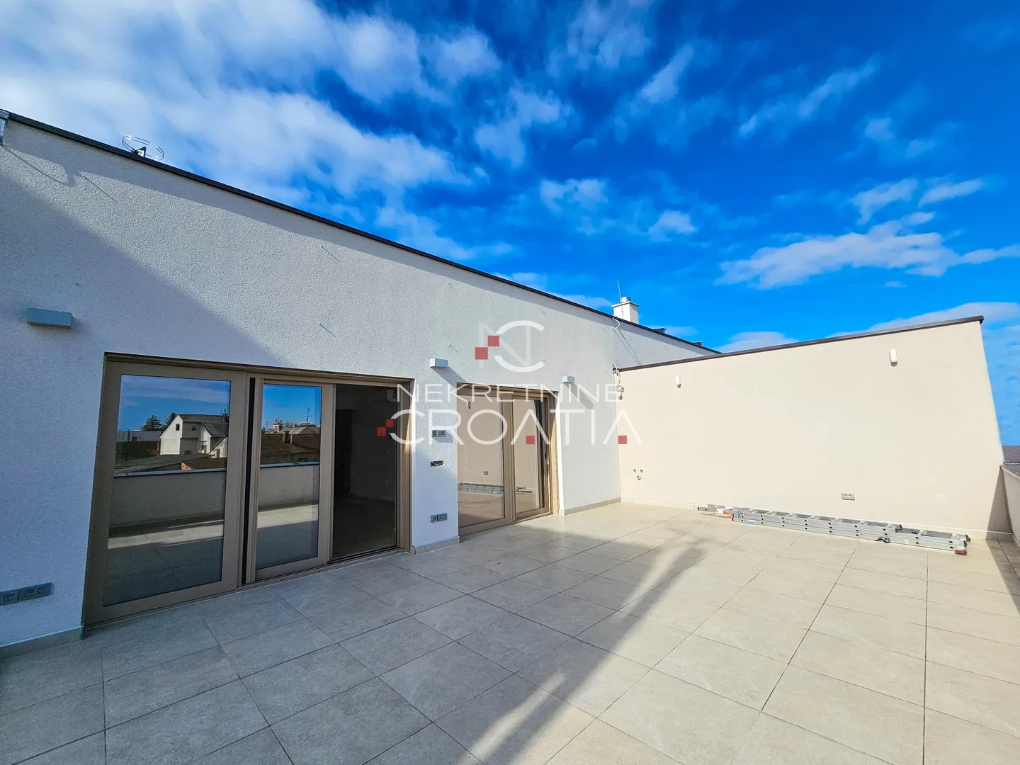 BAROKNA JEZGRA, PENTHOUSE U NOVOGRADNJI, 2.471€/m2 - Varaždin