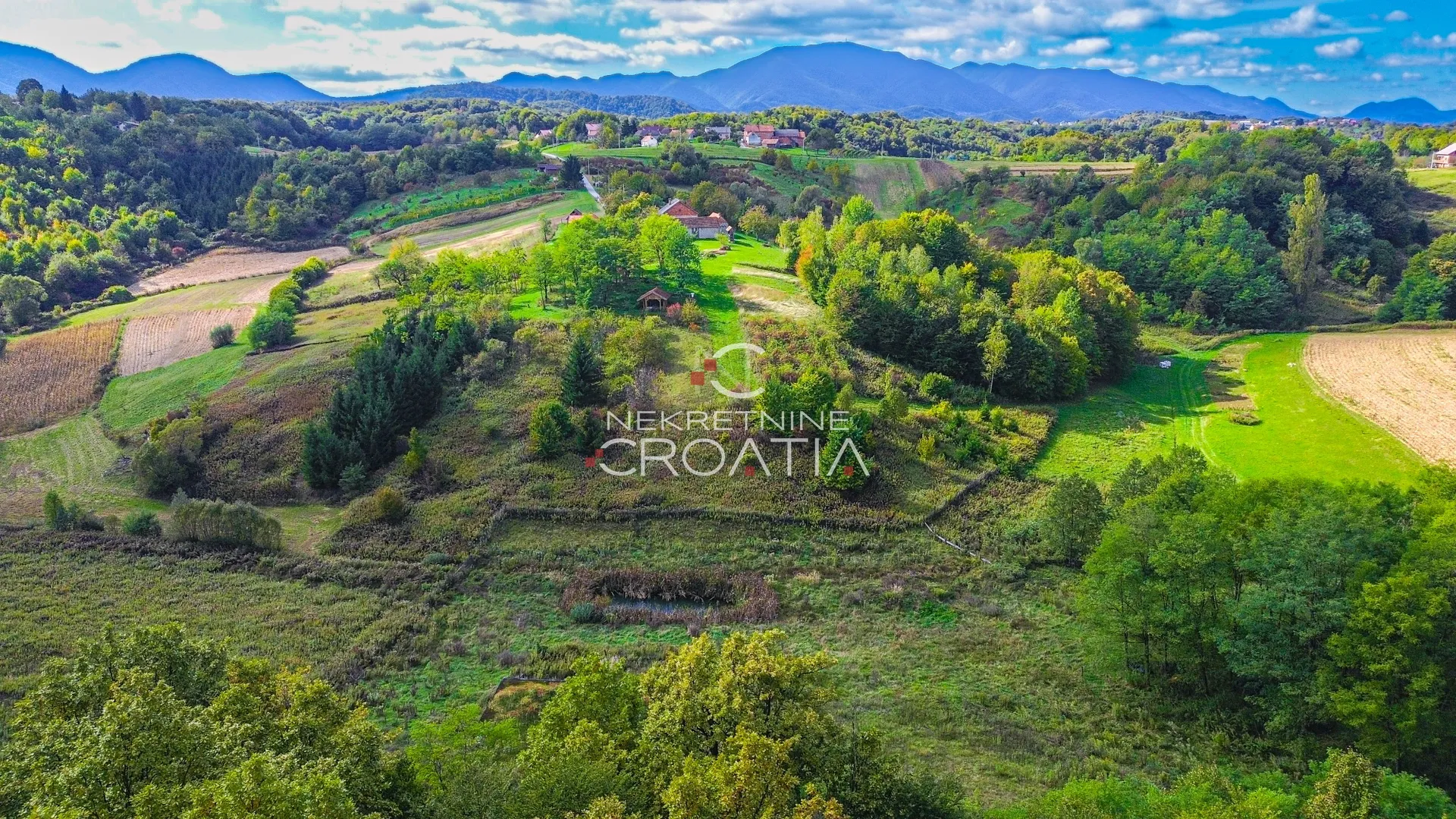 4,5 ha zemljišta + kuća - slika 30