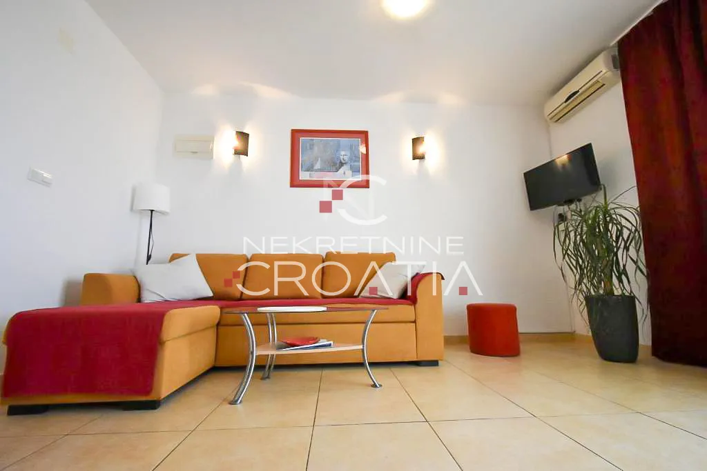 trogir, seget: kuća sa 6 apartmana! - slika 14