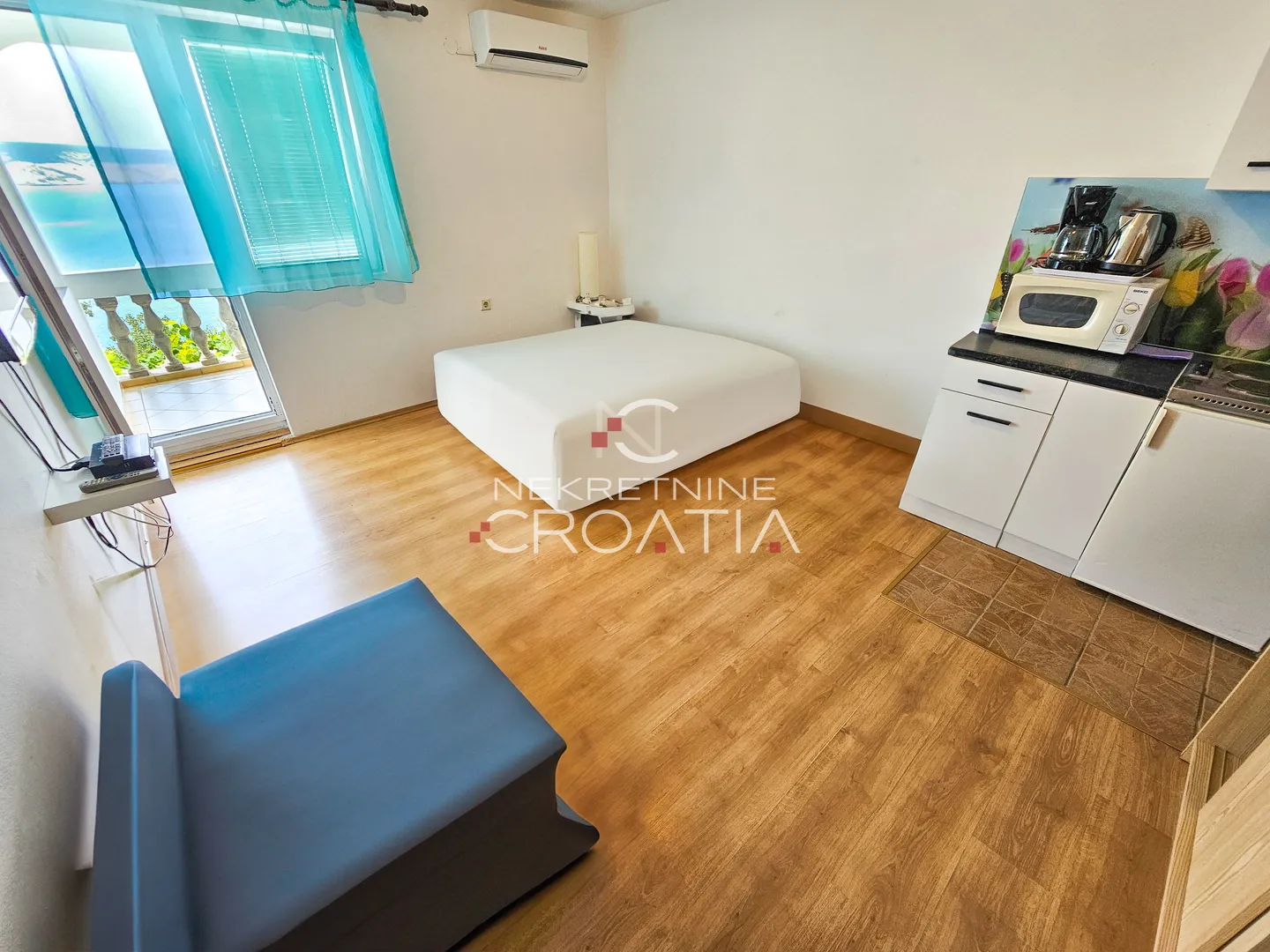 prizna: 1. red do mora, 3 apartmana! - slika 21