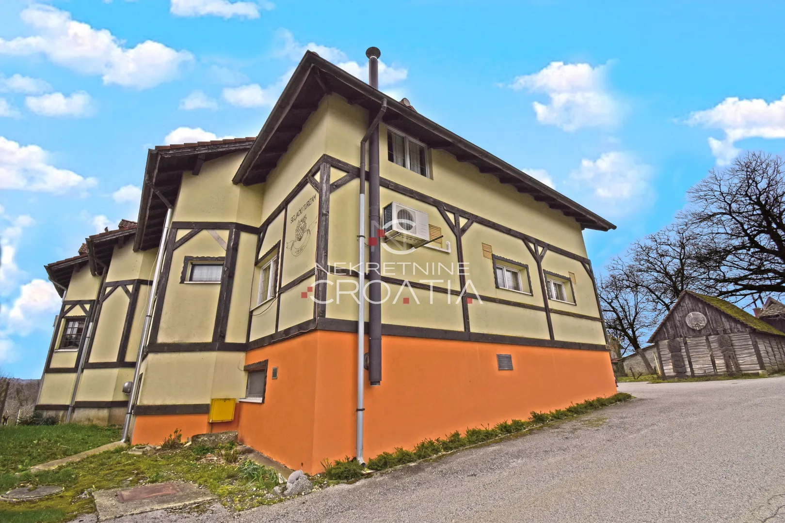 uhodan turistički objekt - slika 3