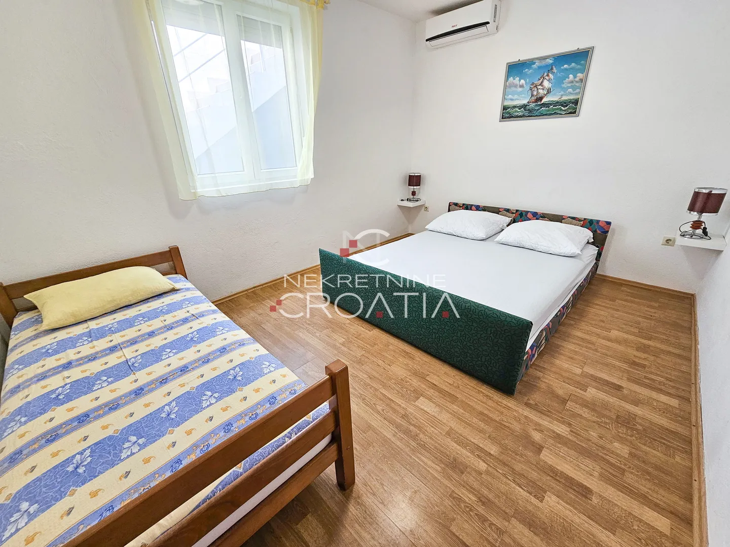 prizna: 1. red do mora, 3 apartmana! - slika 18
