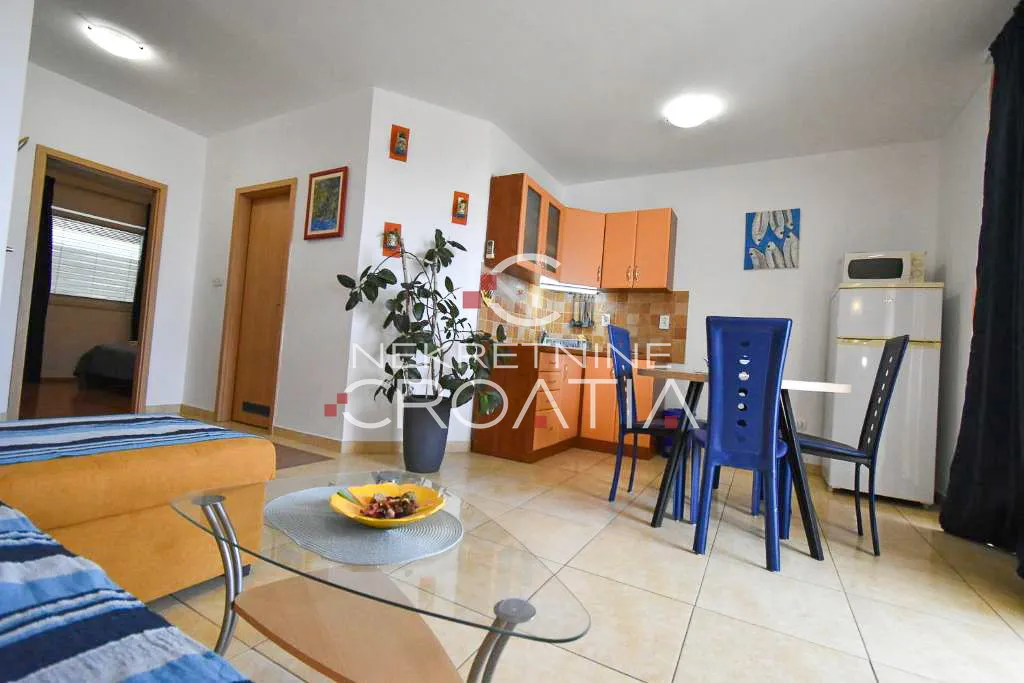 trogir, seget: kuća sa 6 apartmana! - slika 10