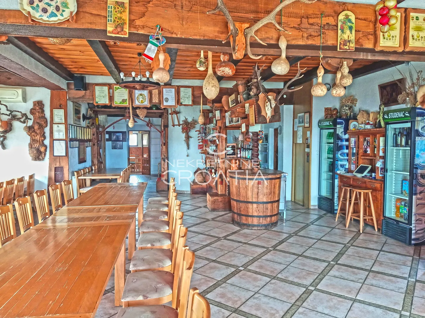 uhodan turistički objekt - slika 7