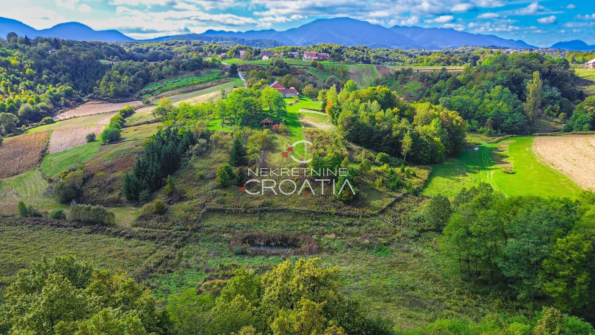 kuća i 4,5 ha zemljišta! - slika 30
