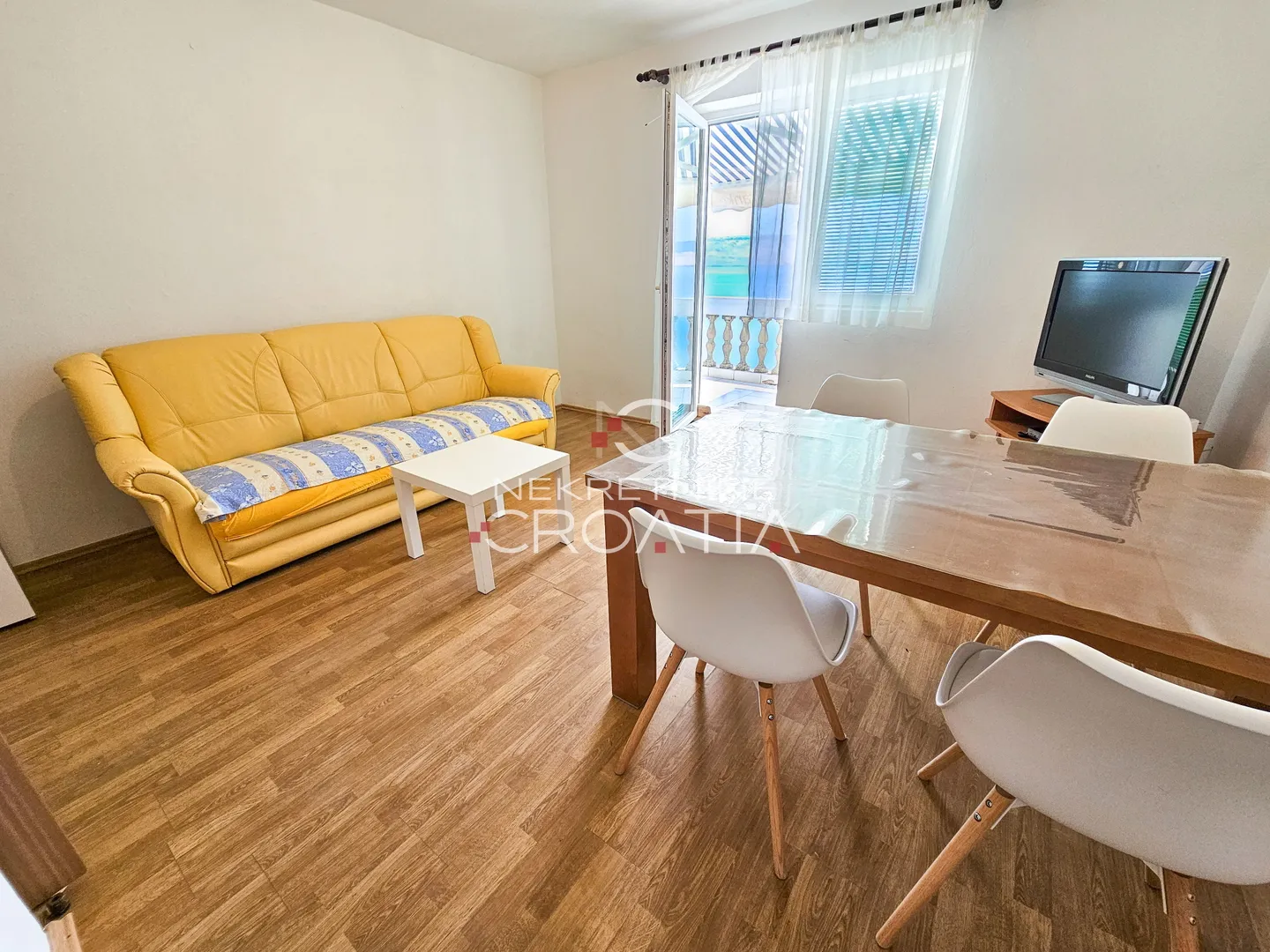 prizna: 1. red do mora, 3 apartmana! - slika 7