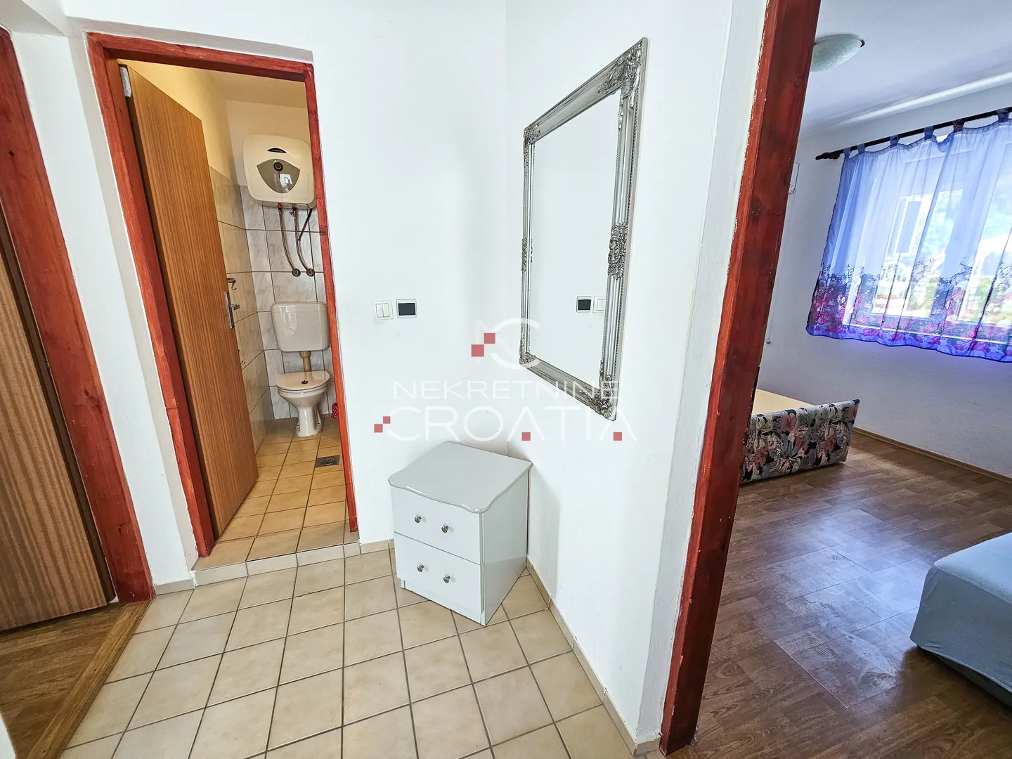prizna: 1. red do mora, 3 apartmana! - slika 9