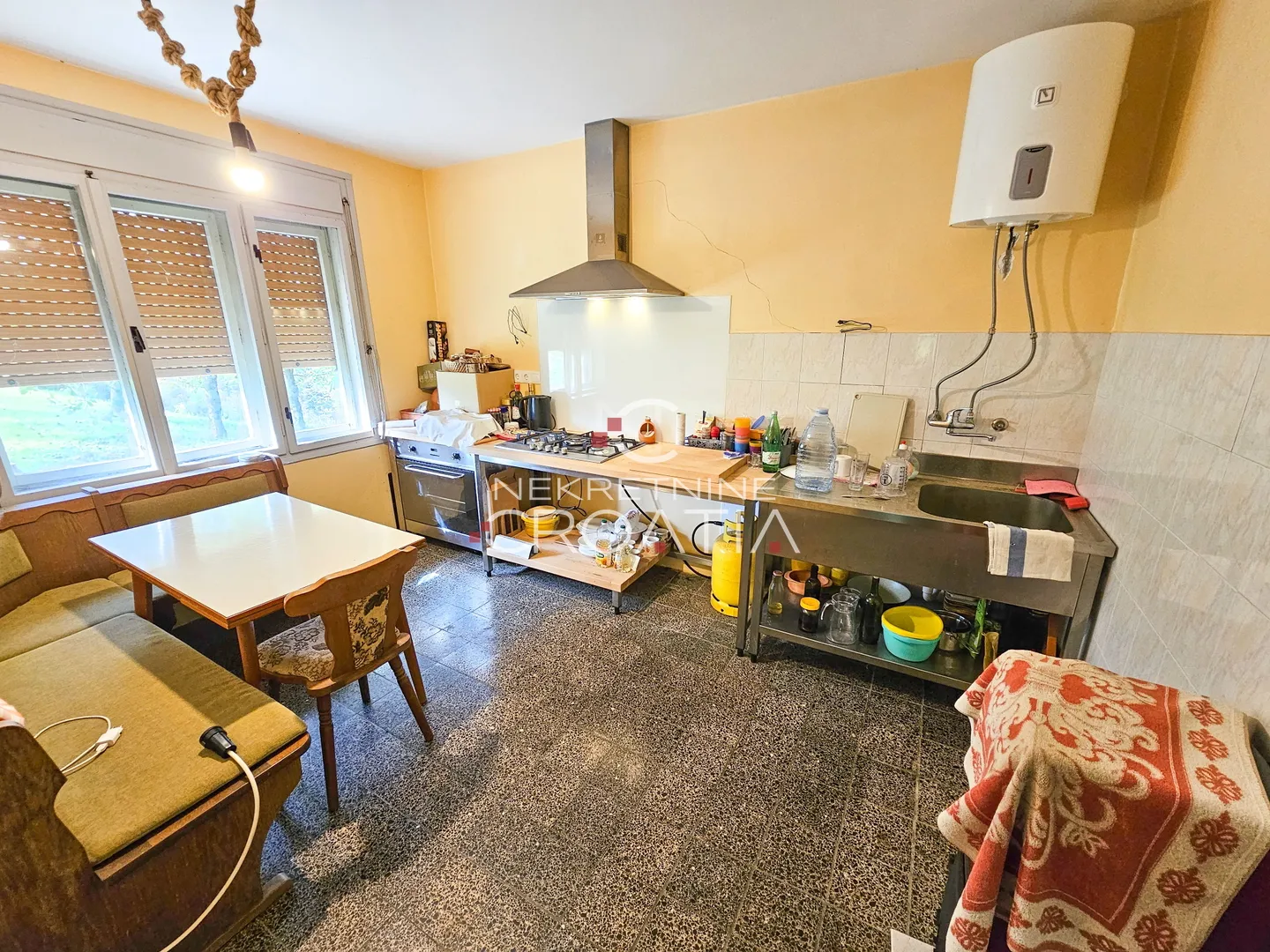 4,5 ha zemljišta + kuća - slika 19