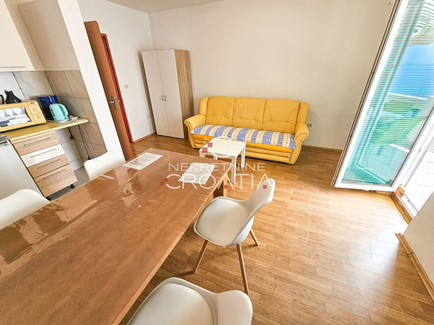 prizna: 1. red do mora, 3 apartmana! - slika 8