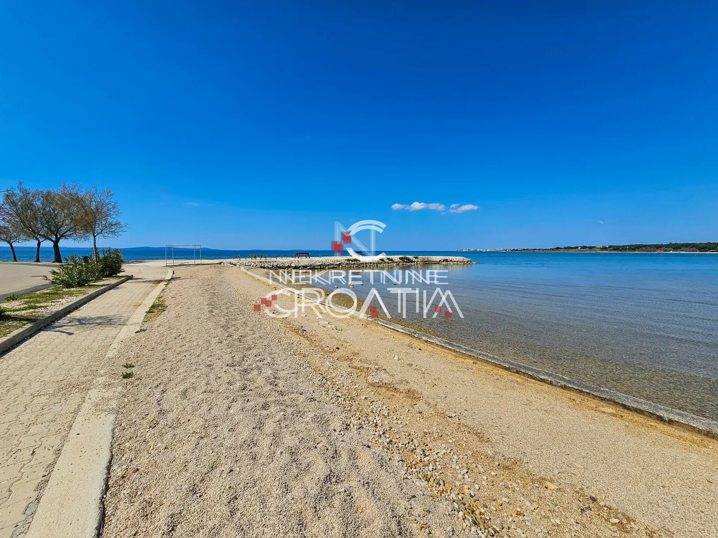 zaton, 100 m od plaže: 2sp sobe, 2 spremišta, 2 terase i dvorište! - slika 27