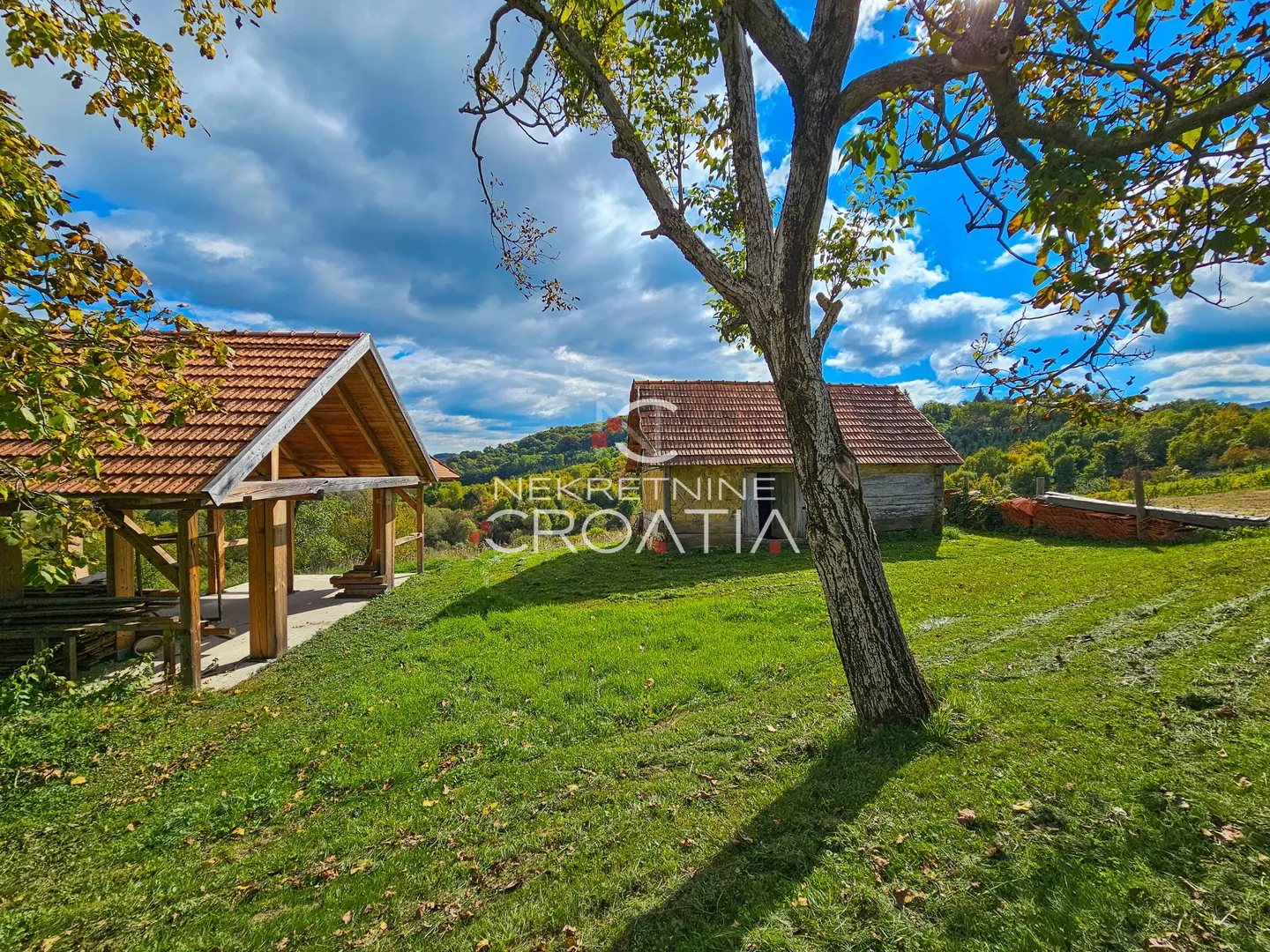 4,5 ha zemljišta + kuća - slika 25