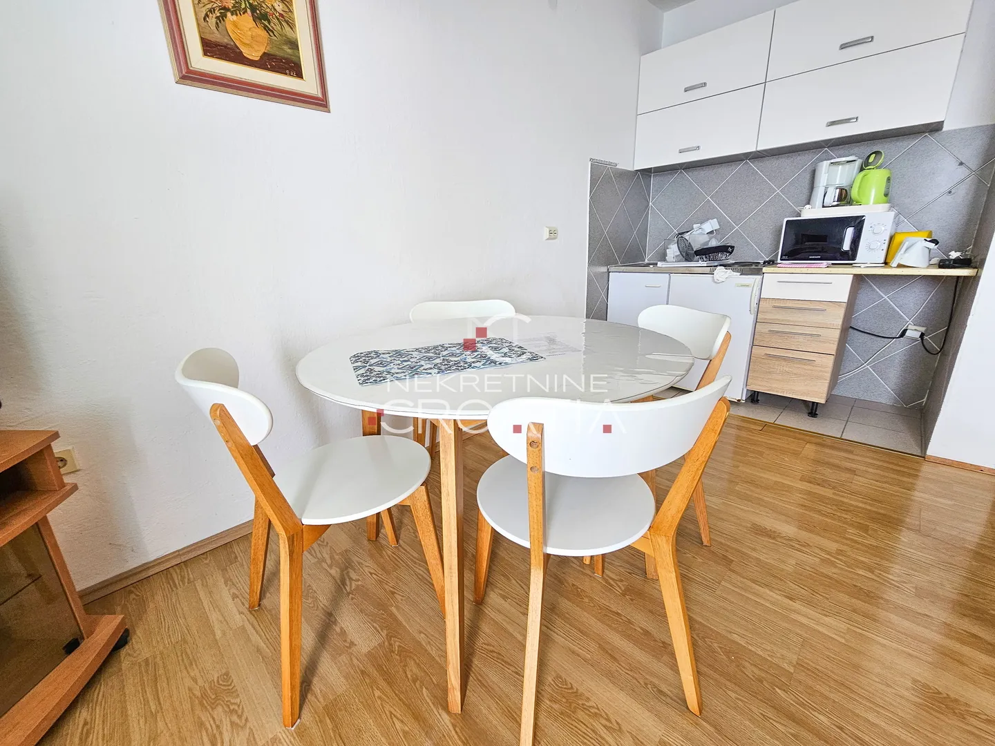 prizna: 1. red do mora, 3 apartmana! - slika 7