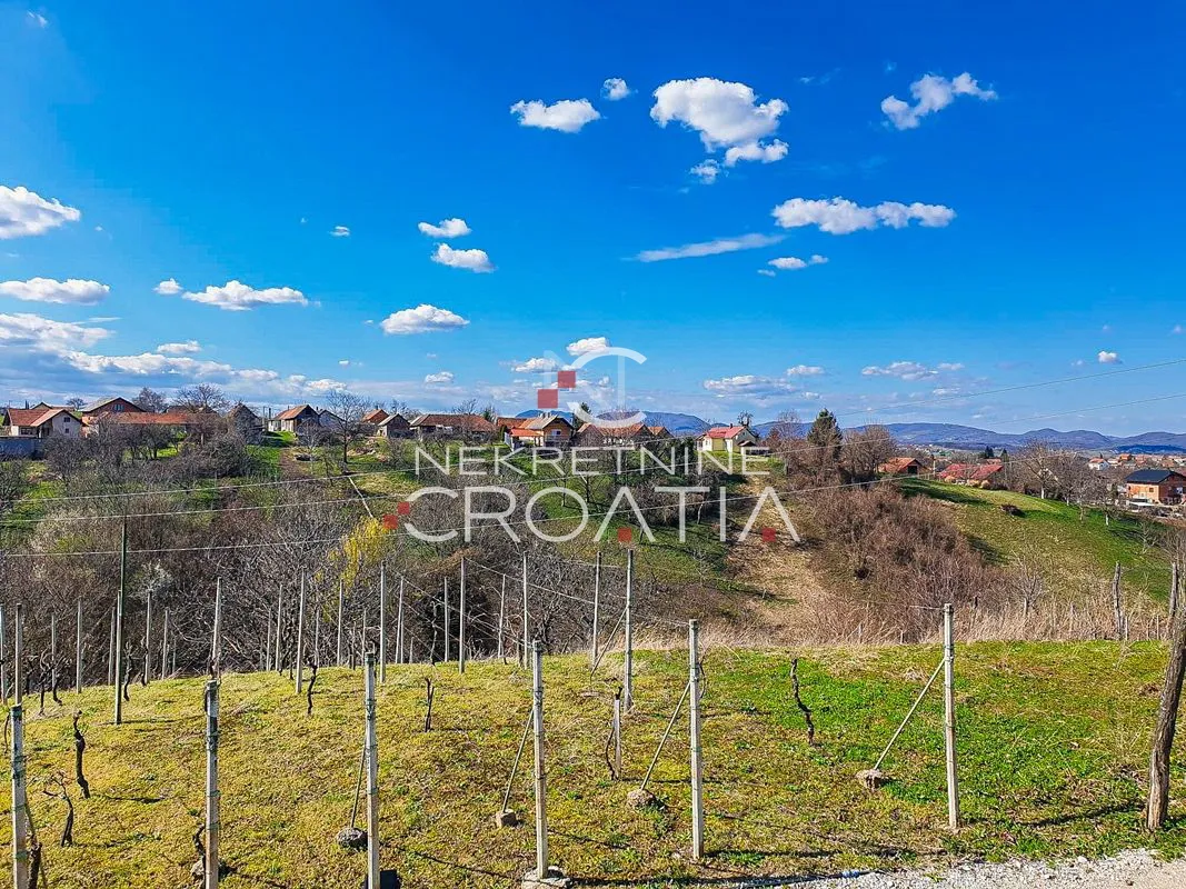 salinovec, građevinsko sa izvorom vode! - slika 7