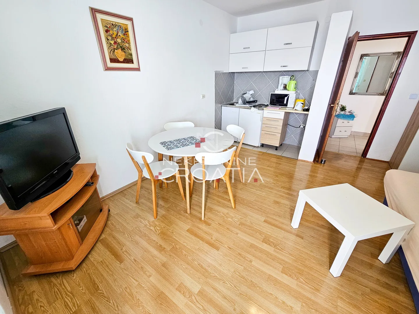 prizna: 1. red do mora, 3 apartmana! - slika 6
