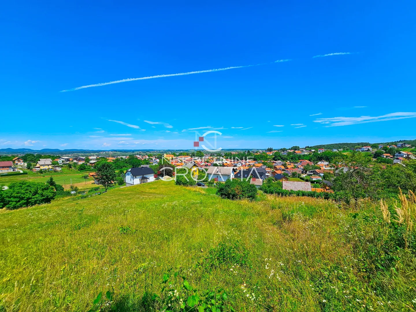IVANEC: 16 €/m2, PRIKLJUČAK VODE, 600 m od centra!