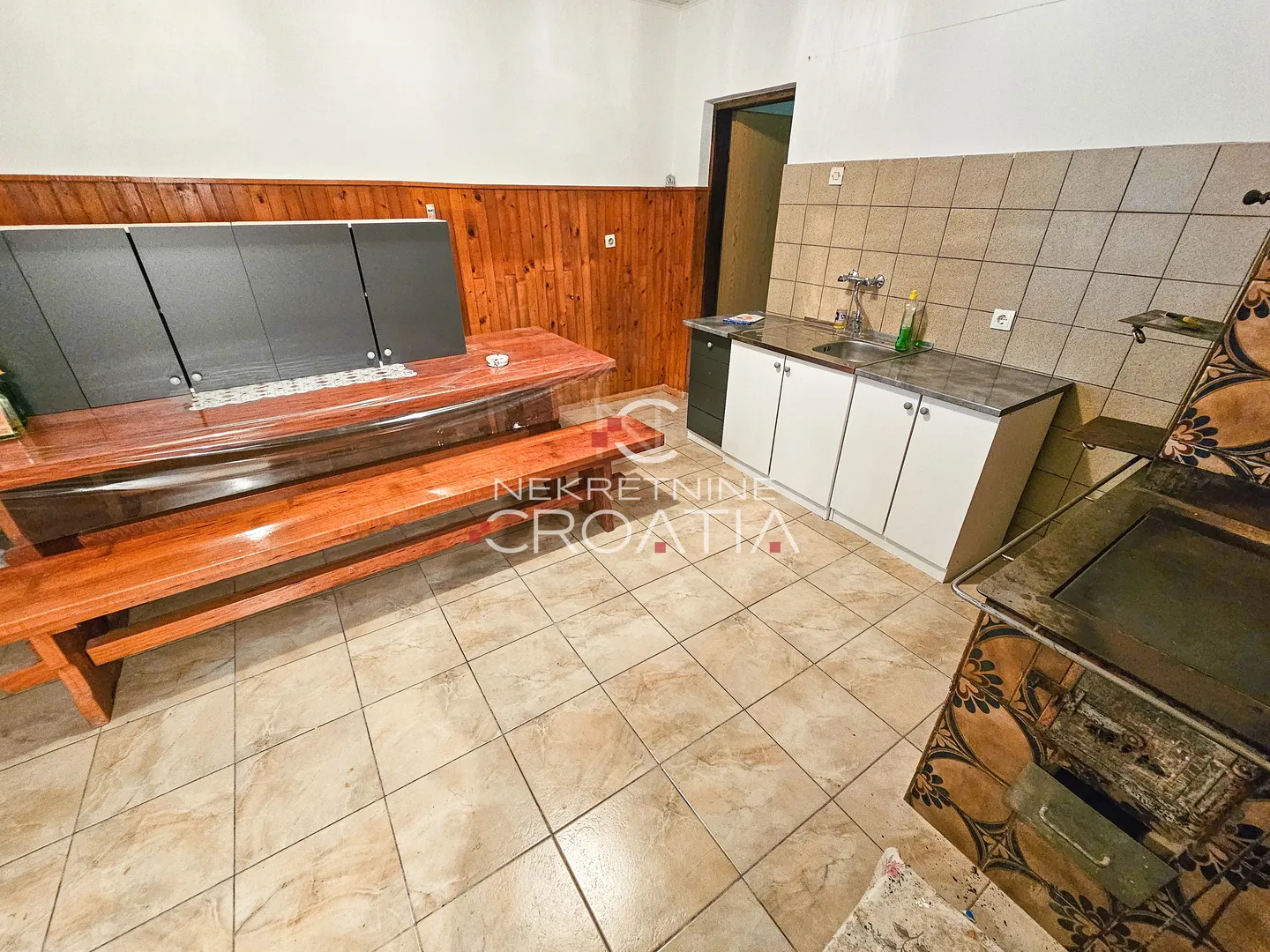 novouređena kuća i 28.398 m2 zemljišta! - slika 20