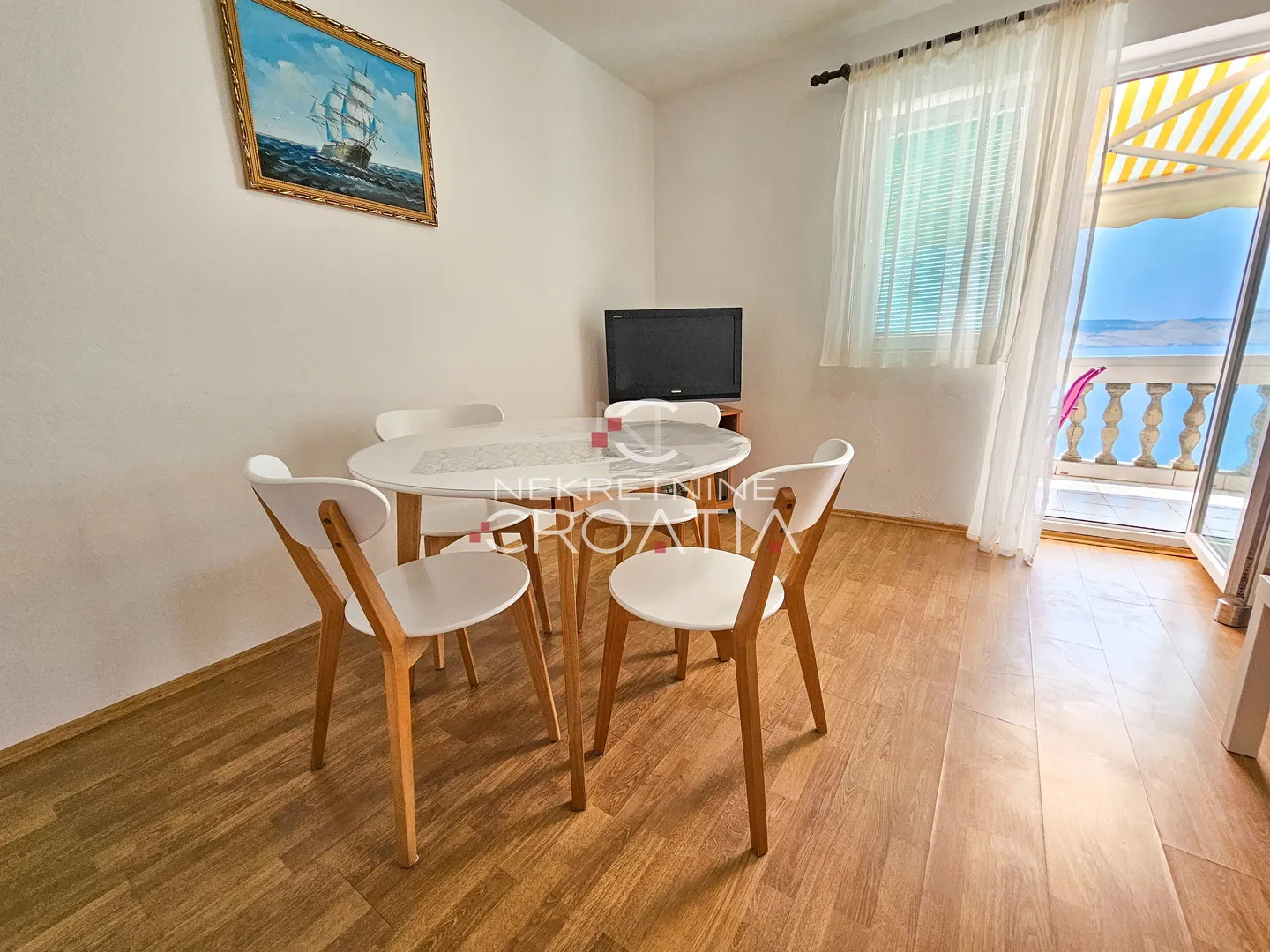 prizna: 1. red do mora, 3 apartmana! - slika 15