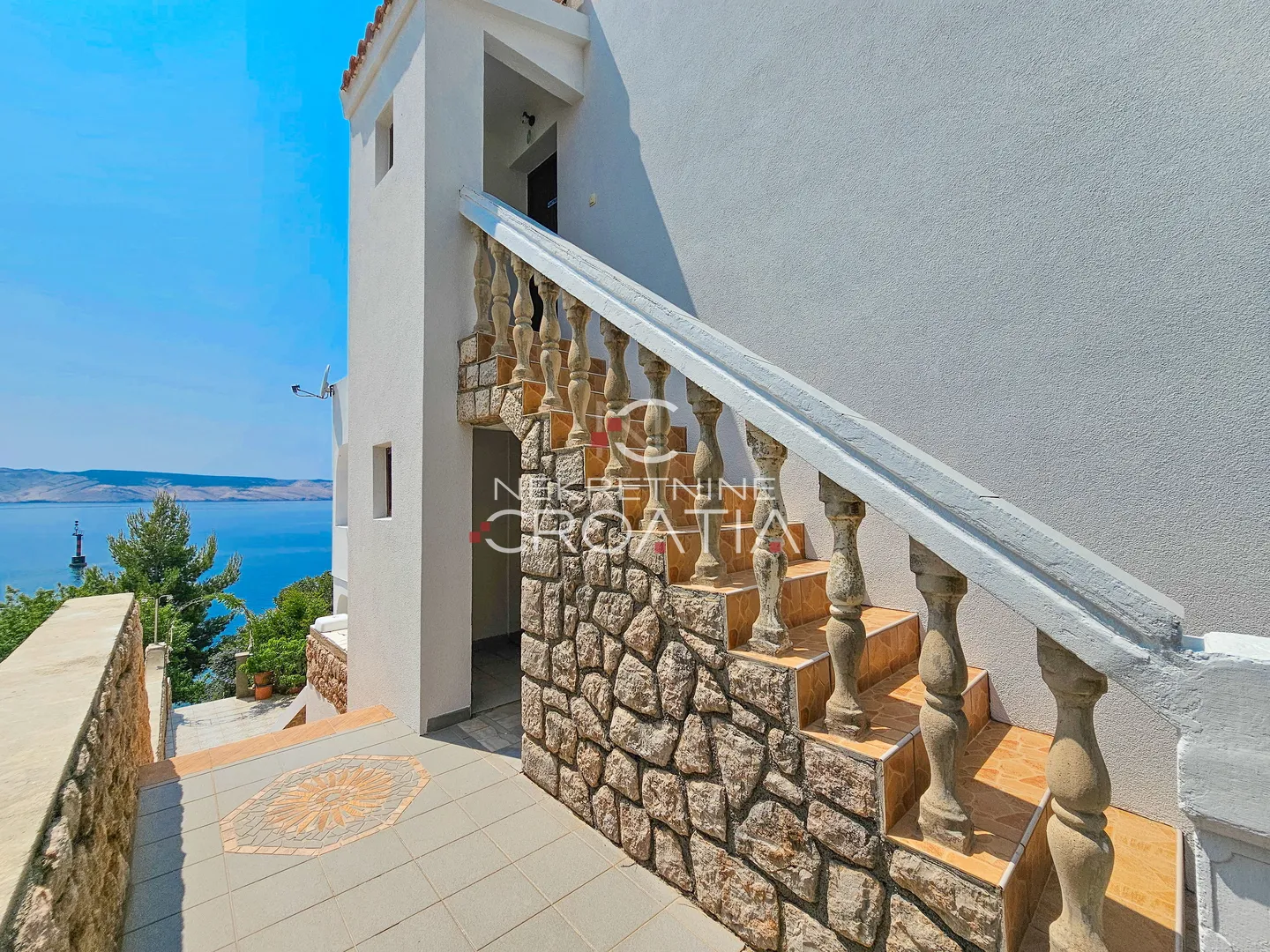 ekskluzivno: 9 apartmana 10 m od mora (1. red) - slika 2