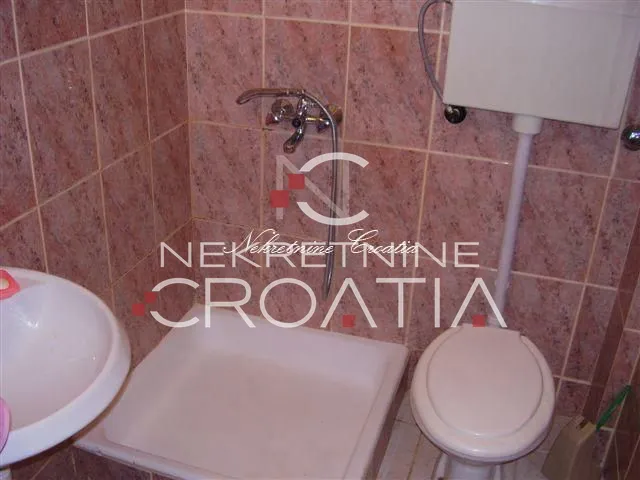 kuća sa 6 apartmana!. - slika 9