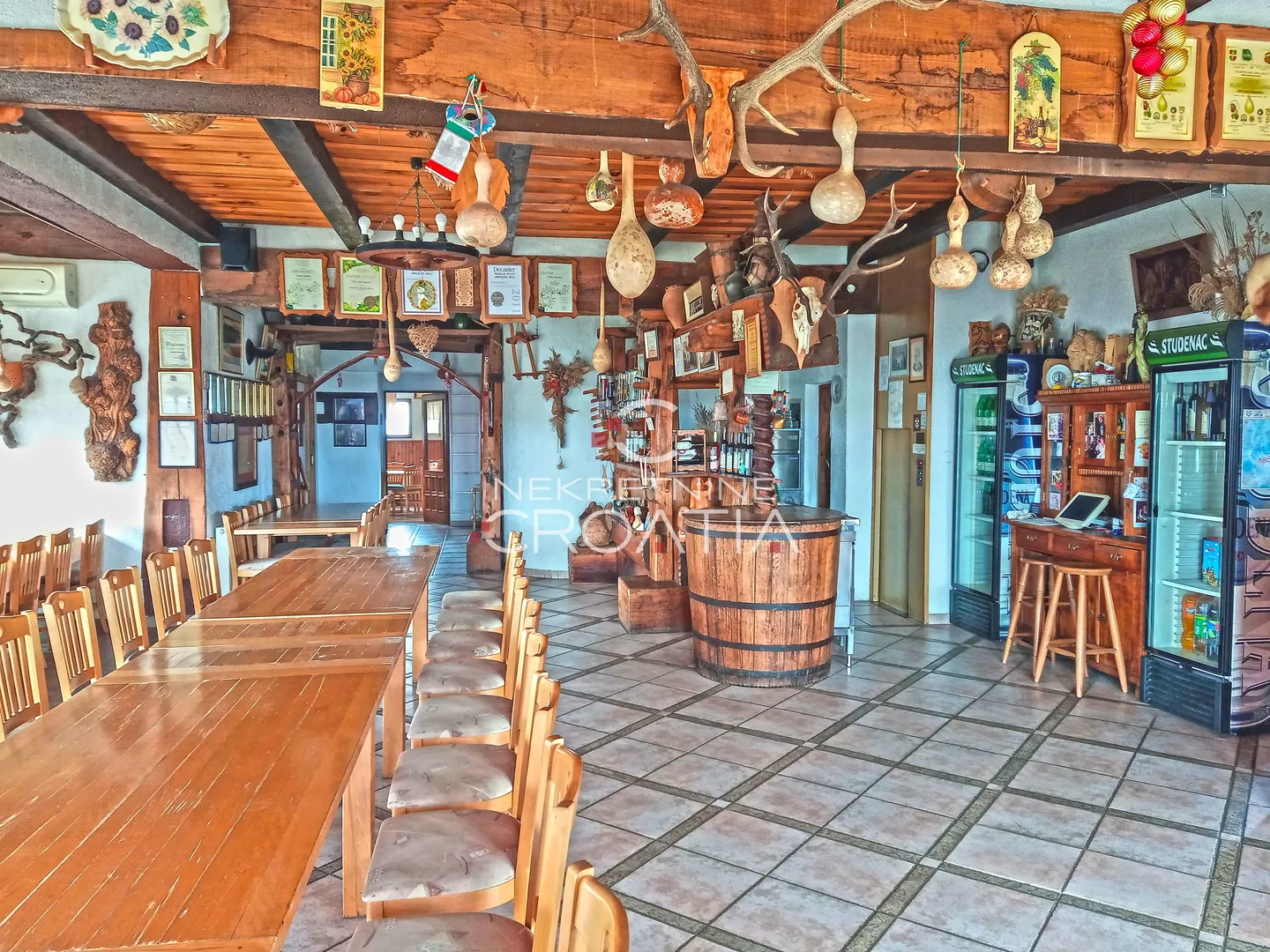 uhodan turistički objekt - slika 7