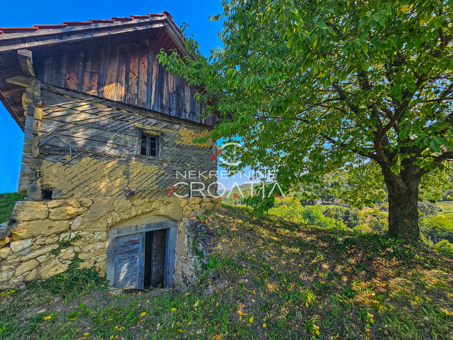 ekskluzivno, stara drvena kuća - slika 2