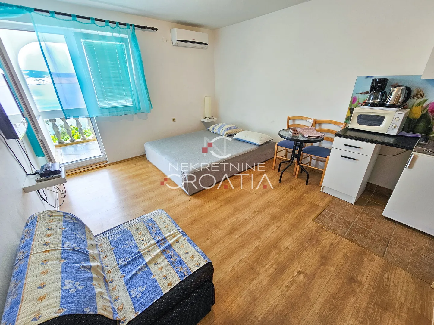 prizna: 1. red do mora, 3 apartmana! - slika 22