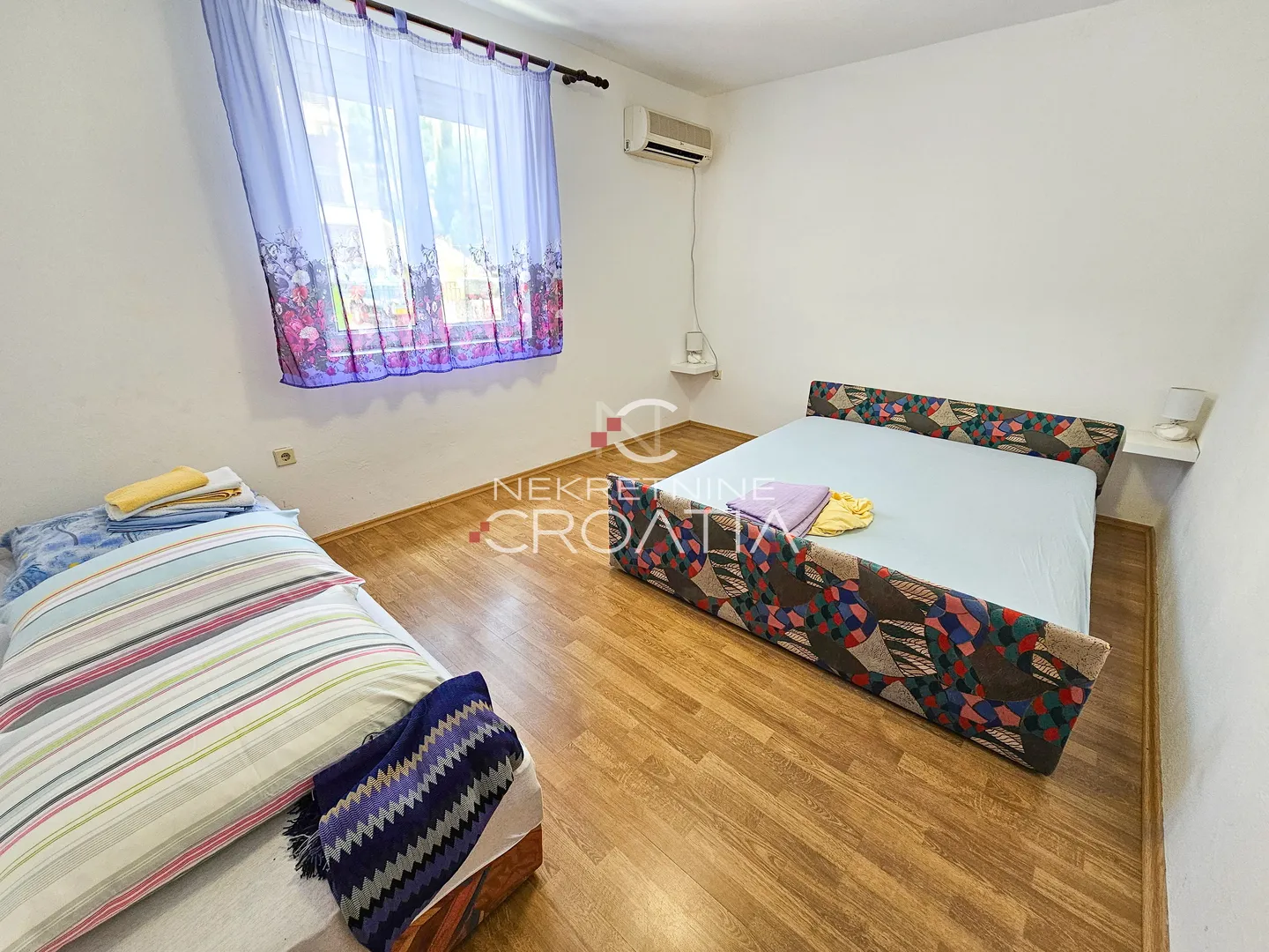 prizna: 1. red do mora, 3 apartmana! - slika 19