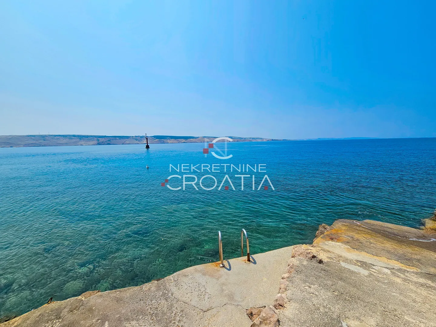 prizna: 1. red do mora, 3 apartmana! - slika 25