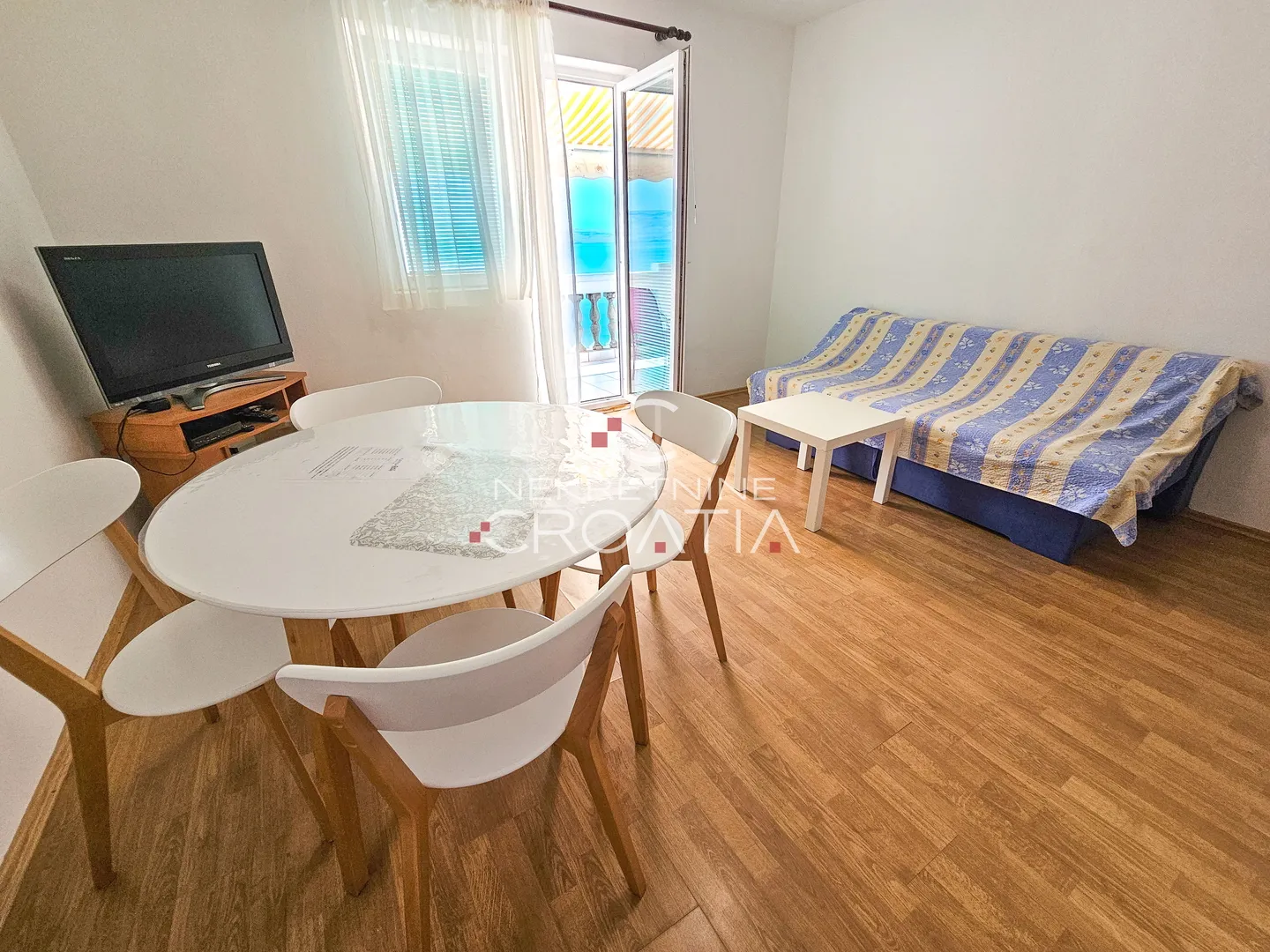 prizna: 1. red do mora, 3 apartmana! - slika 17