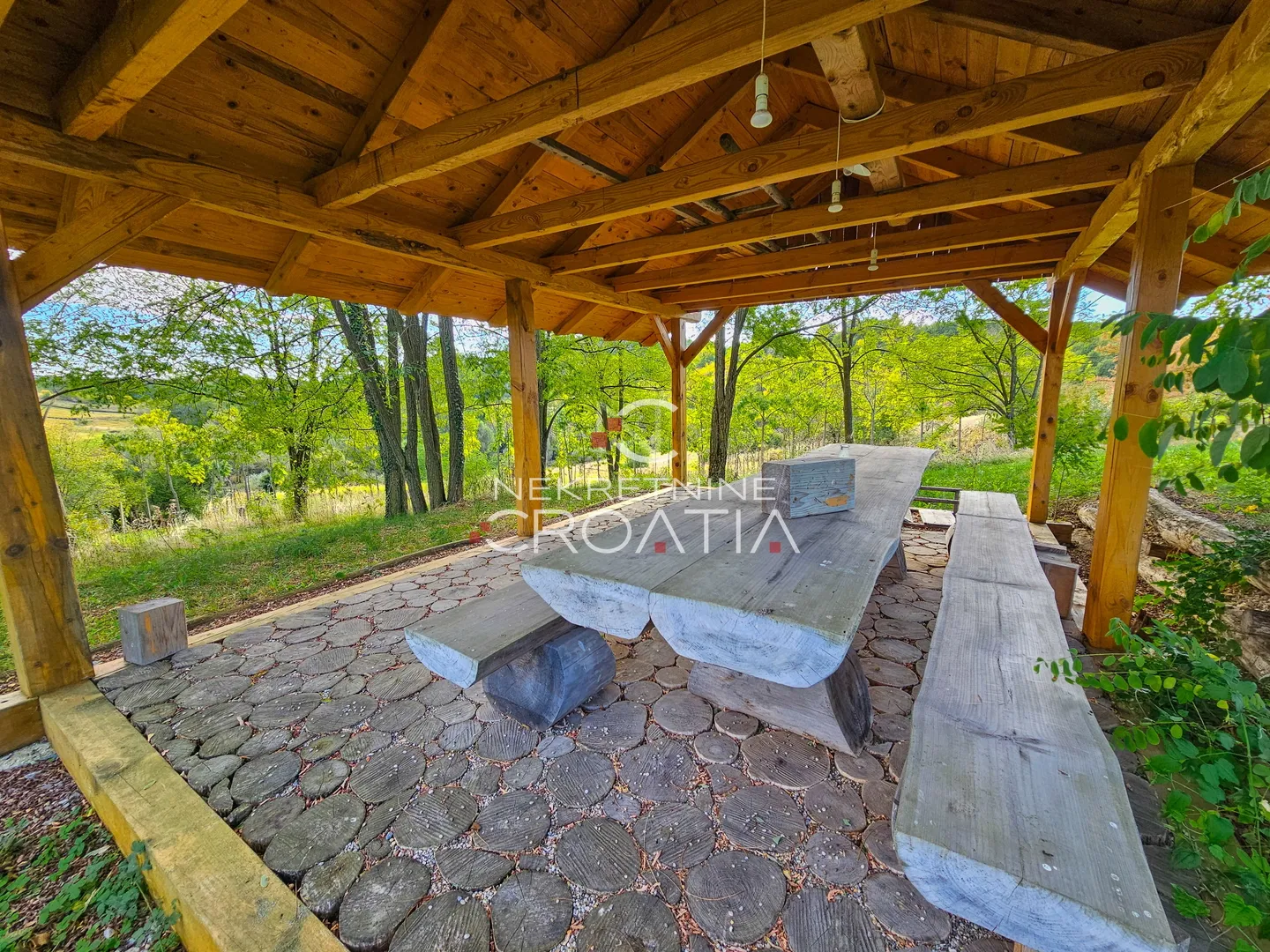 4,5 ha zemljišta + kuća - slika 10