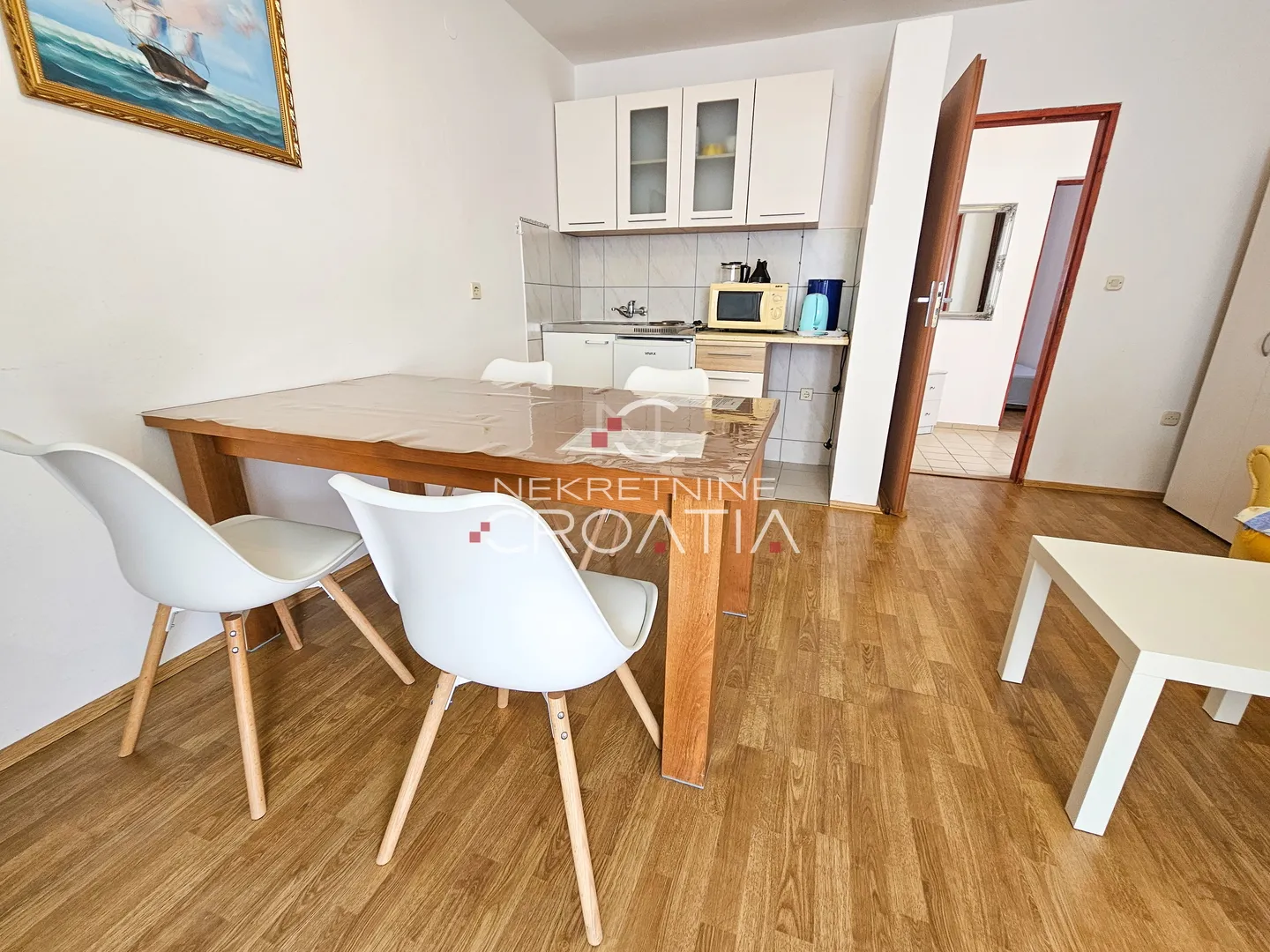 prizna: 1. red do mora, 3 apartmana! - slika 5