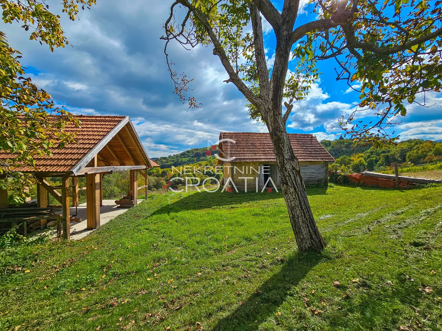 4,5 ha zemljišta + kuća - slika 25