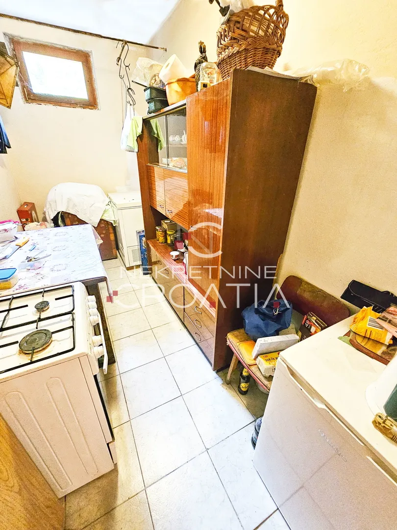 novouređena kuća i 28.398 m2 zemljišta! - slika 24
