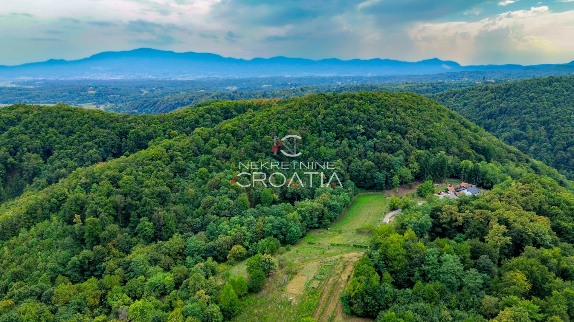 novouređena kuća i 28.398 m2 zemljišta! - slika 2