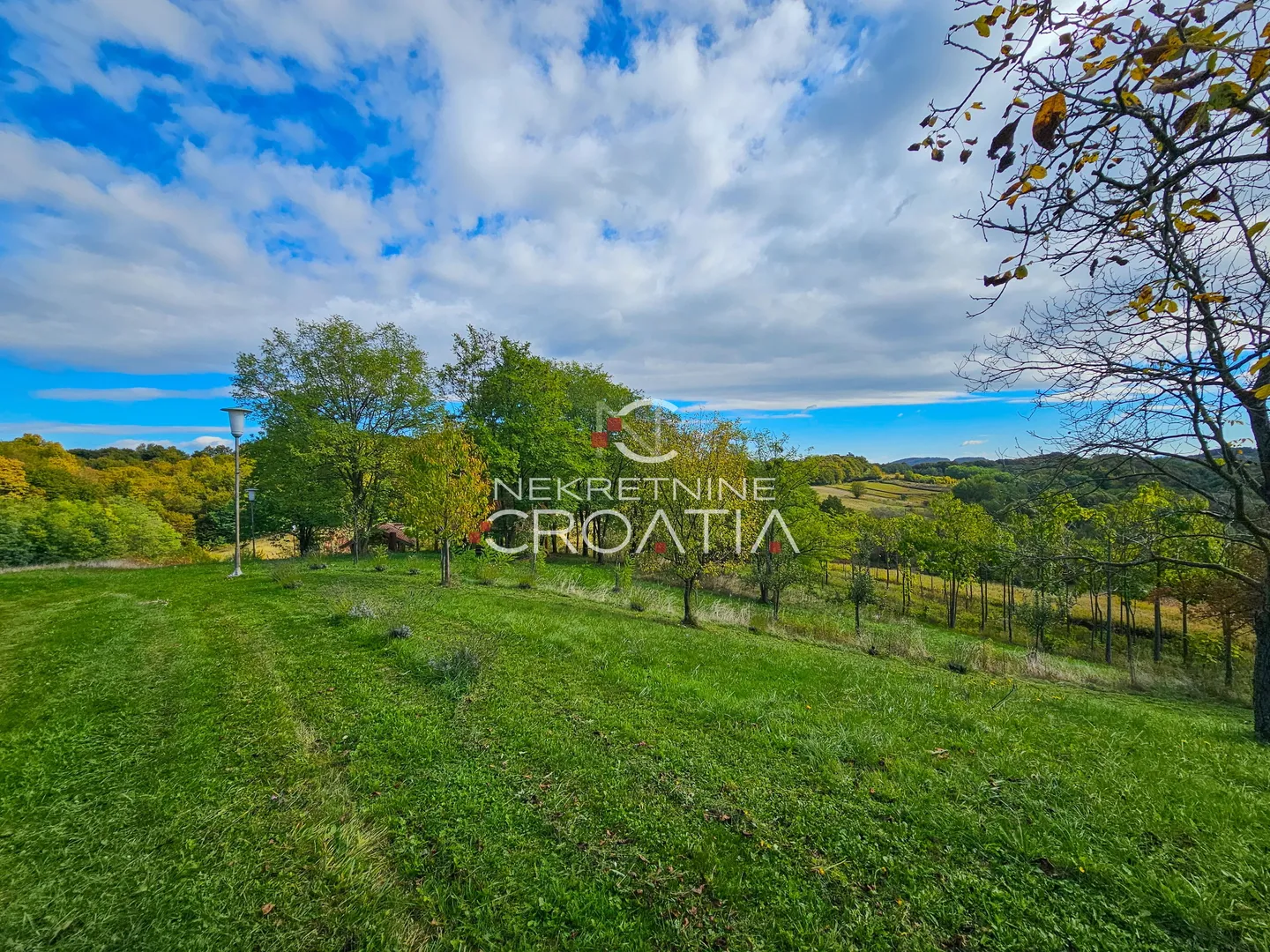 4,5 ha zemljišta + kuća - slika 13