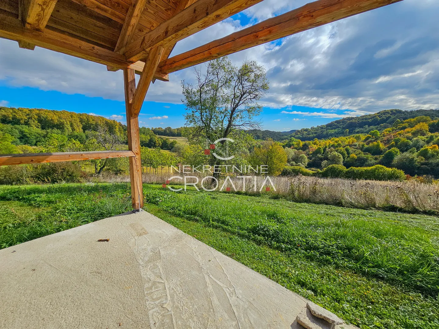 4,5 ha zemljišta + kuća - slika 28