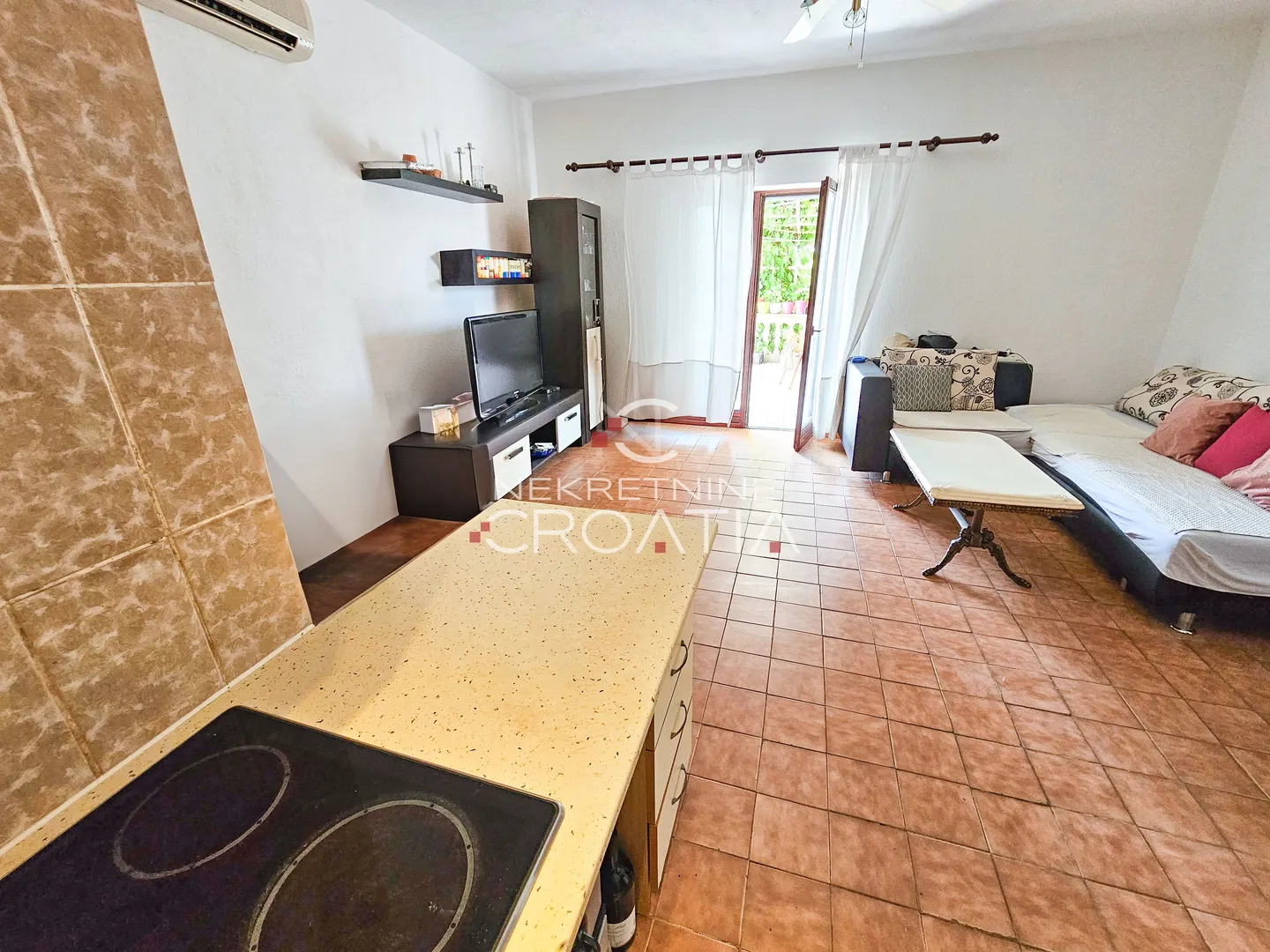 prizna: 1. red do mora, 2 apartmana! - slika 9