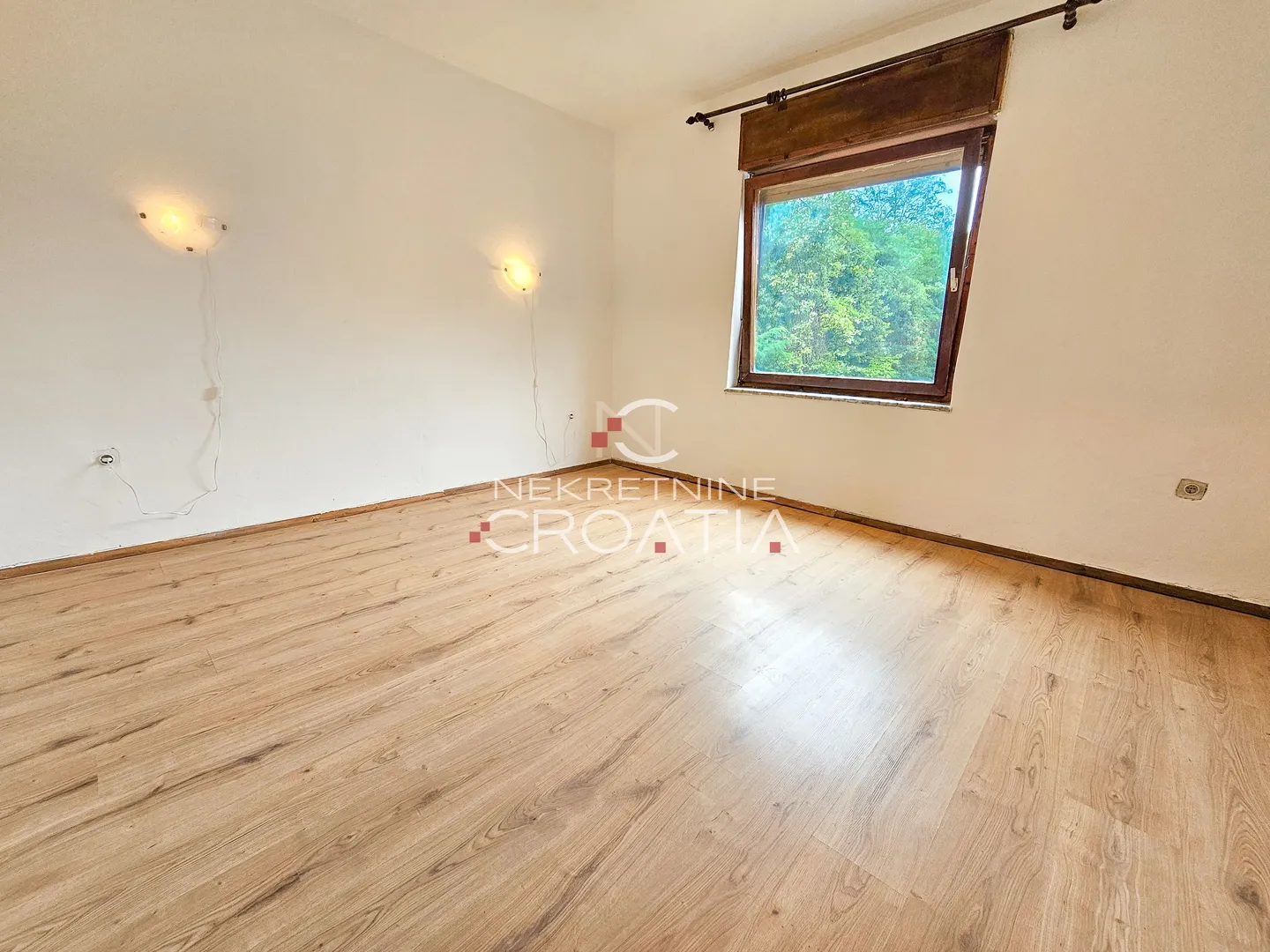 novouređena kuća i 28.398 m2 zemljišta! - slika 18