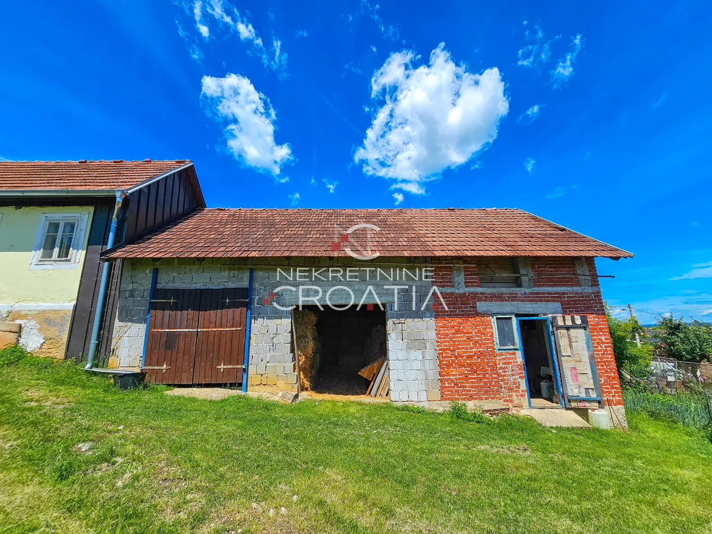 trad. prizemnica iz 1926. g. i veliko zemljište! - slika 18