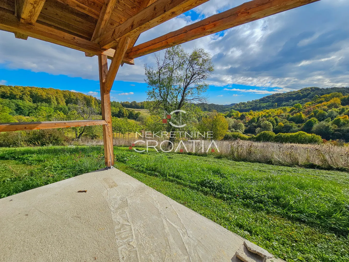 4,5 ha zemljišta + kuća - slika 28