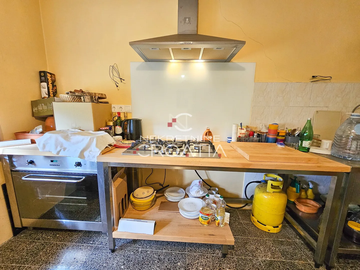 4,5 ha zemljišta + kuća - slika 20