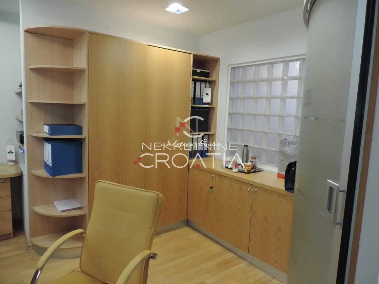 varaždin: ulični 2-etažni pp u baroknoj jezgri - slika 8